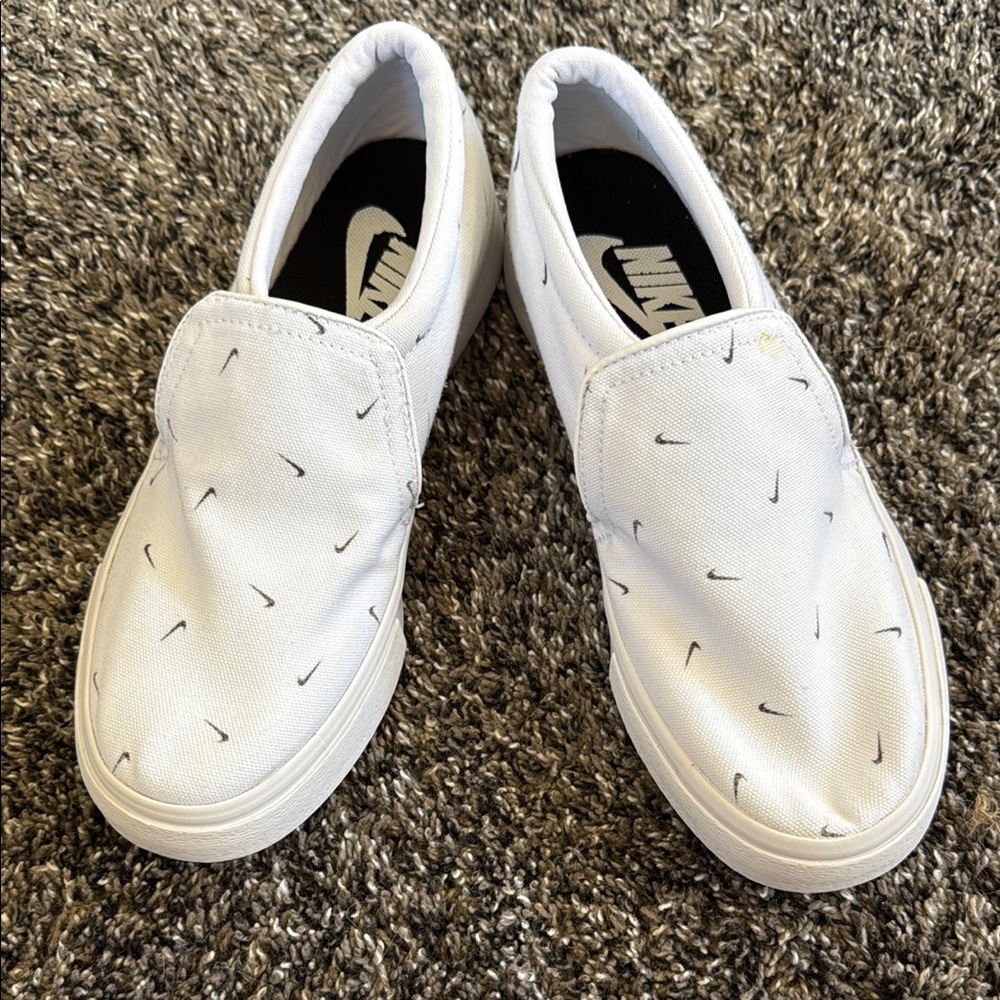 Nike White Woven Sneakers with Rubber Sole